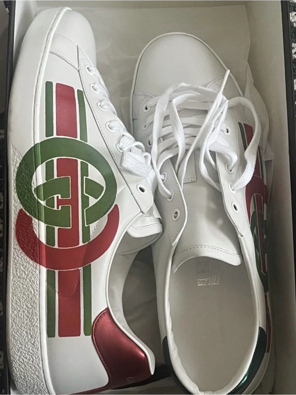 Gucci White Leather Low-Top Sneakers with Red and Green Logo